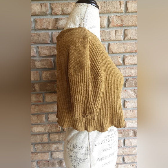 Urban Outfitters Out from Under Cropped Short Sleeve Top. - Picture 5 of 8